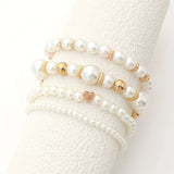 Pulseras de perlas blancas