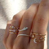 Conjunto de anillos de oro retro brillantes