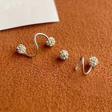 Conjunto de pendientes de lujo ligeros con esferas en espiral y strass