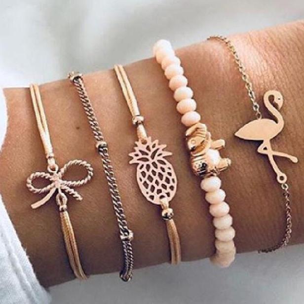 Conjunto de pulseras lujosas y brillantes