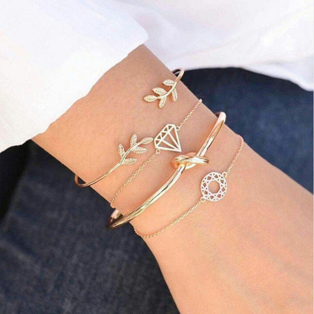 Conjunto de pulseras lujosas y brillantes