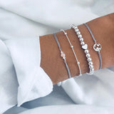 Conjunto de pulseras lujosas y brillantes