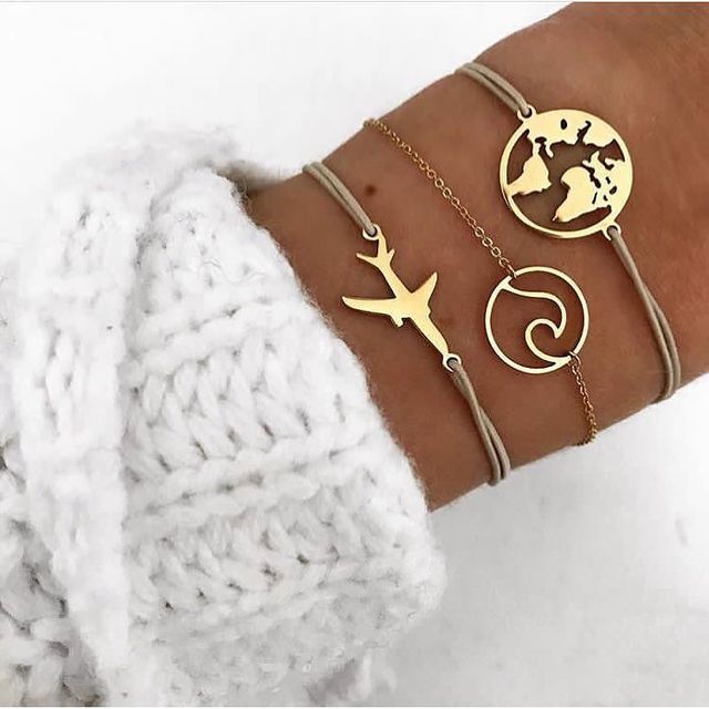 Conjunto de pulseras lujosas y brillantes