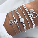 Conjunto de pulseras lujosas y brillantes