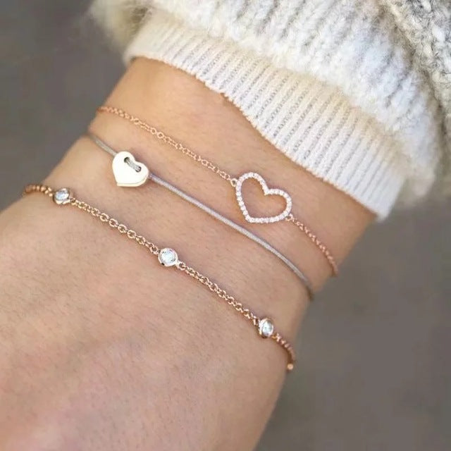 Conjunto de pulseras lujosas y brillantes