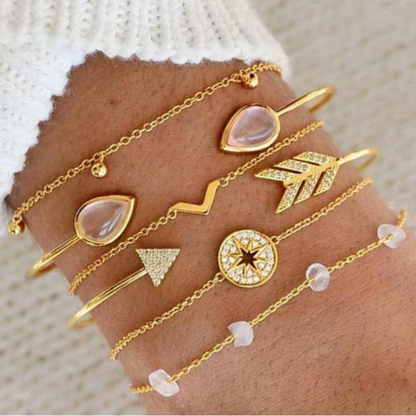 Conjunto de pulseras lujosas y brillantes