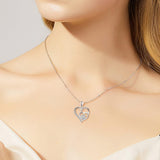 Collar plateado con pata y corazón con circonitas