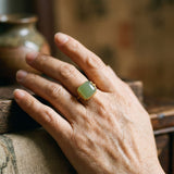 Anillo Retro Ajustable de Oro con Jade Verde