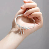 Pulsera ajustable con medalla de tres hojas en plata