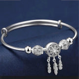 Pulsera ajustable con medalla de tres hojas en plata