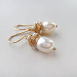 Pendientes vintage de perlas con hilos dorados